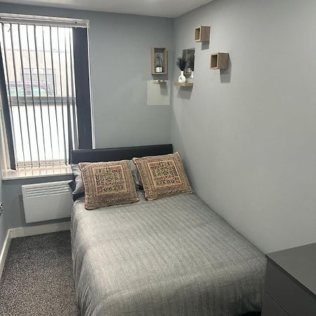 2 Bedroom Flat With Hot Tub 卡迪夫 外观 照片