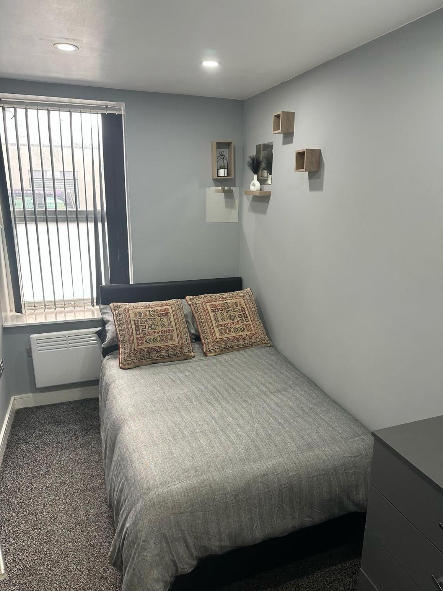2 Bedroom Flat With Hot Tub 卡迪夫 外观 照片